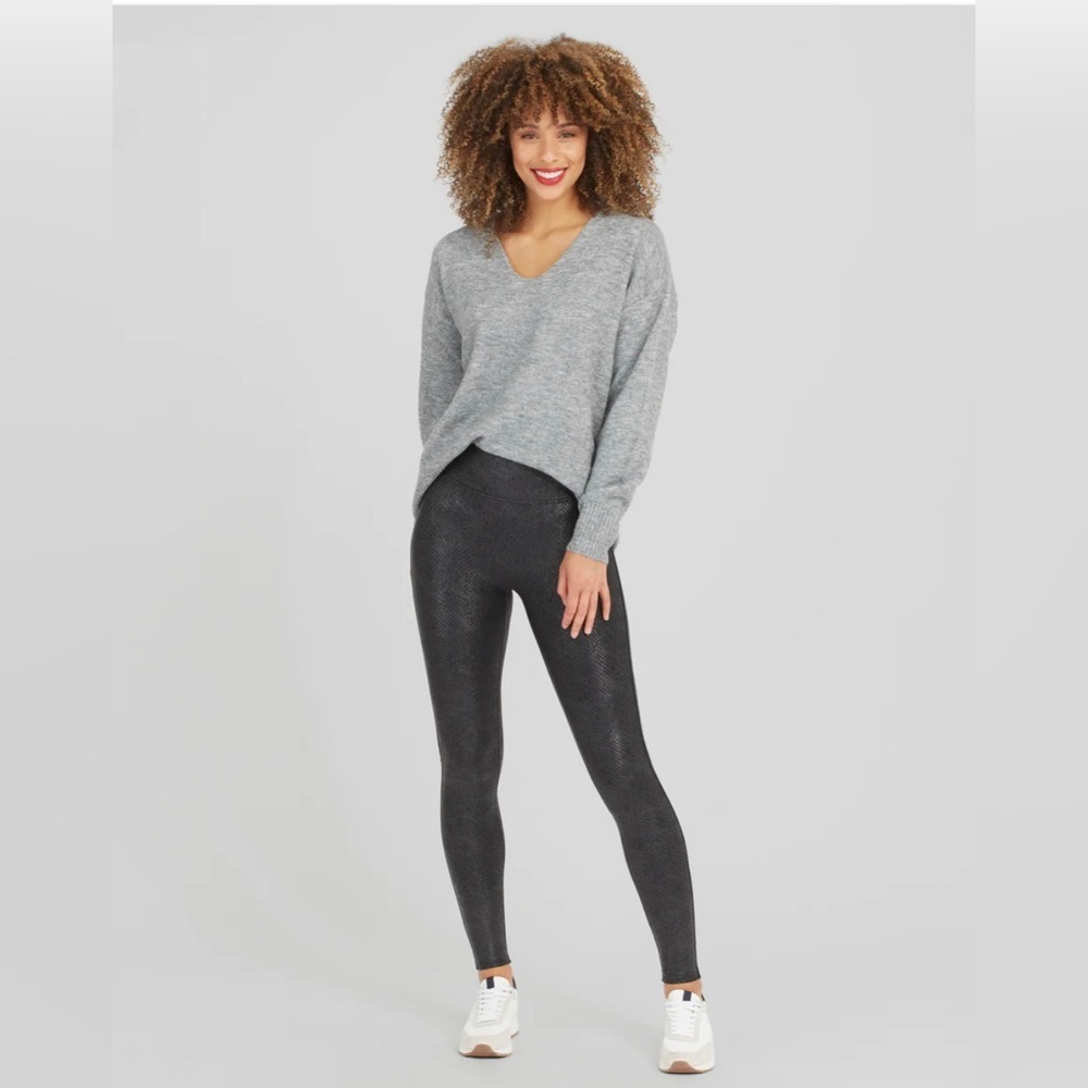 SPANX Black Faux Leather Leggings. Fall Winter Casual Tommy Control Neutral Sz L